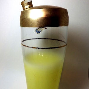 Shaker à martini moderne en verre de Virginie-Occidentale du milieu du siècle des années 60, jaune citron