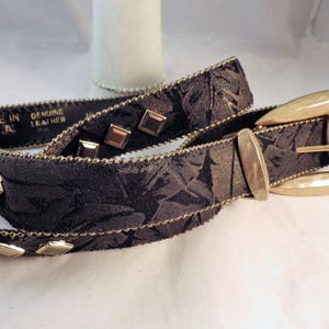 Cinturón estilo western vintage de cuero repujado: ante negro, hebilla de latón, talla mediana