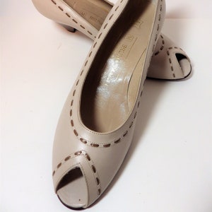 1990s Gorgeous Bruno Magli Beige Leather Pumps Open Tow Low Heel 6.5B