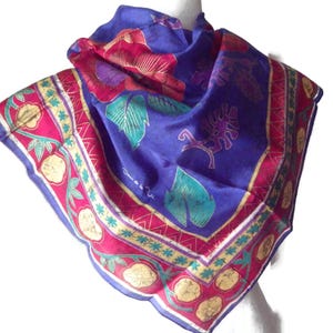 Sciarpa di seta Oscar de la Renta: stampa floreale con oro metallizzato (31" X 31") immagine 3