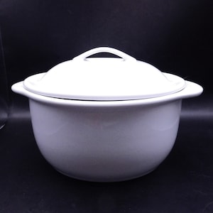 Corelle Coordinates/ Covered Casserole Dish/ White/ 1.5 Quart
