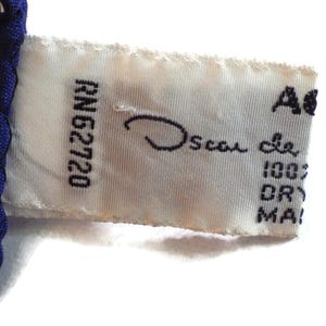 Sciarpa di seta Oscar de la Renta: stampa floreale con oro metallizzato (31" X 31") immagine 7