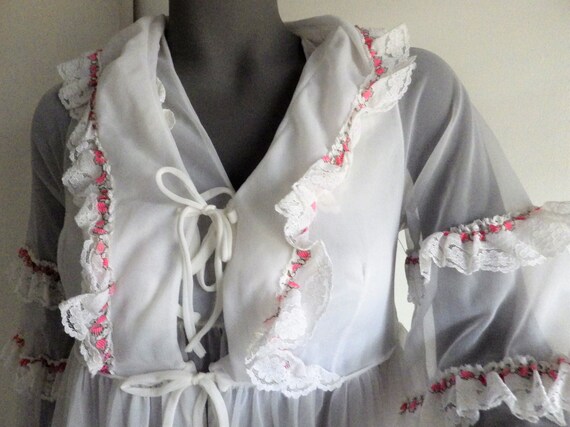 1970s Vintage Peignoir Romantic White with Layers… - image 5