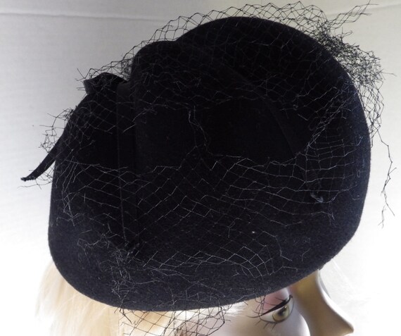 1960s Hat Vintage Black Doeskin Felt Hat Unusual Shape Veil  display picture 3