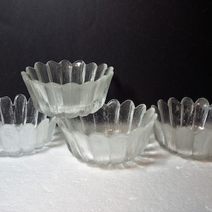 1970s (4) vintage Clear Textured Rippled Glass Bowls Lotus Petal Salad Berry