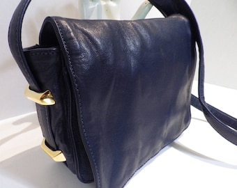 Bolsa de ombro pequena em couro azul marinho vintage dos anos 80 PINKY New York