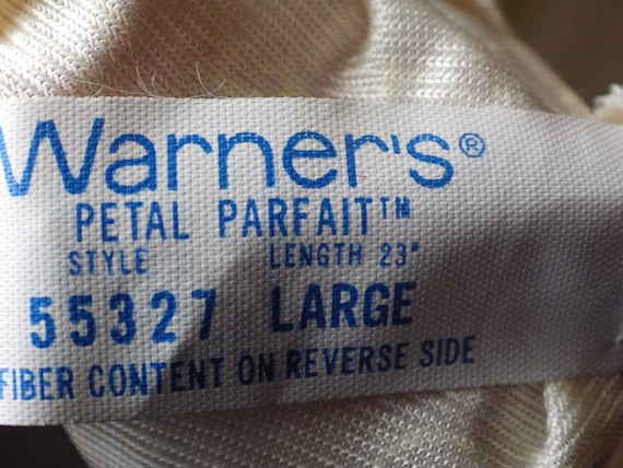 1970s Vintage Half Slip Warners Petal Parfait Blu… - image 5
