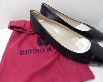1990s Vintage Bruno Magli Pumps Low Heels Black Patent and Leather SZ 36 with Protective Bag
