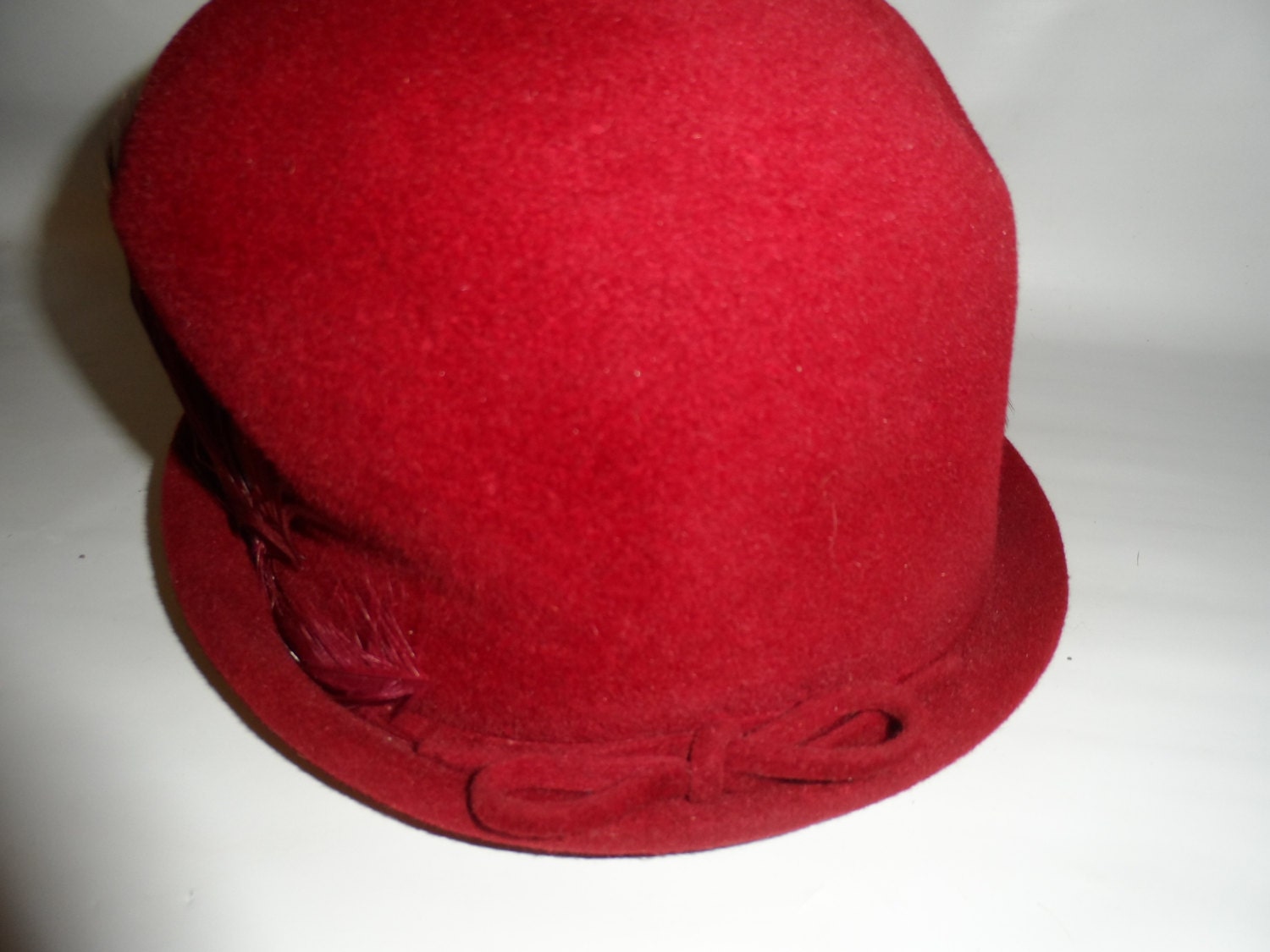 1960s Vintage Red Wool Deluxe Velour Hat Wide Feather Band 