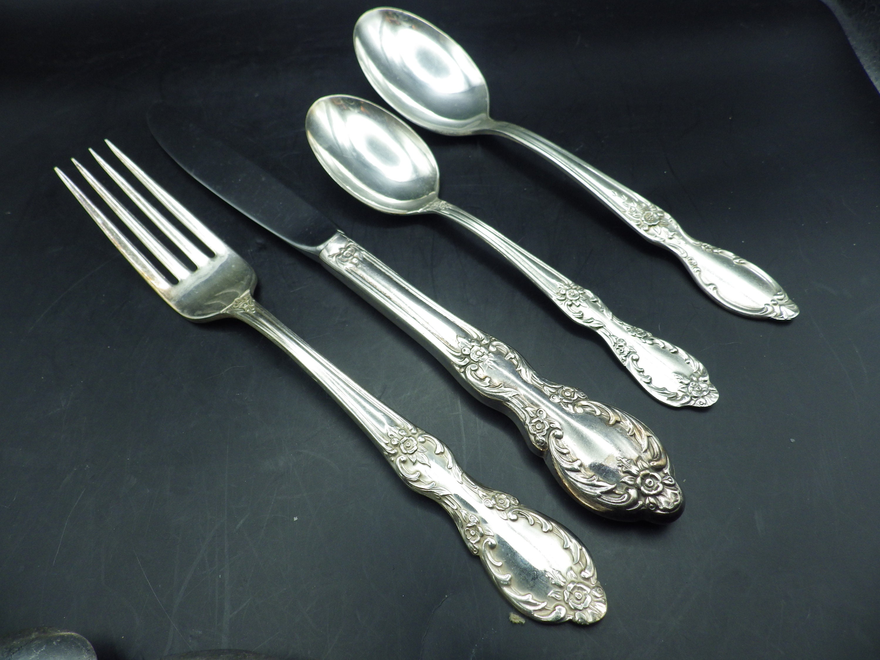 Victorian Rose/ 4-piece Place Setting/ Wm Rogers International