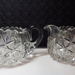 Set di zuccheriera e lattiera in cristallo taglio brillante americano, anni 1890