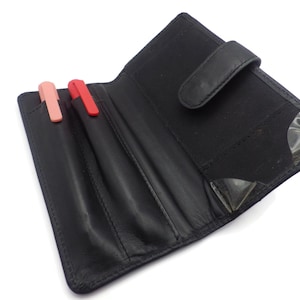 Porte-stylo plume en cuir noir vintage/ Étui/ Deux stylos/ Chéquier