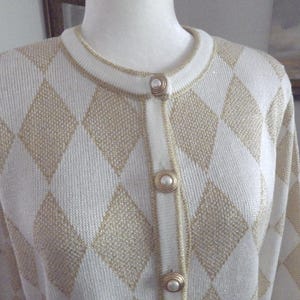 Suéter cárdigan vintage RENATE / Hilo dorado metalizado / Estampado de rombos arlequín