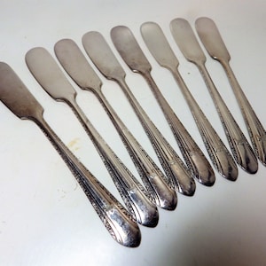 Vintage Wm Rogers IS REGENT 1939 Silverplate 8 Butter Knives Art Deco