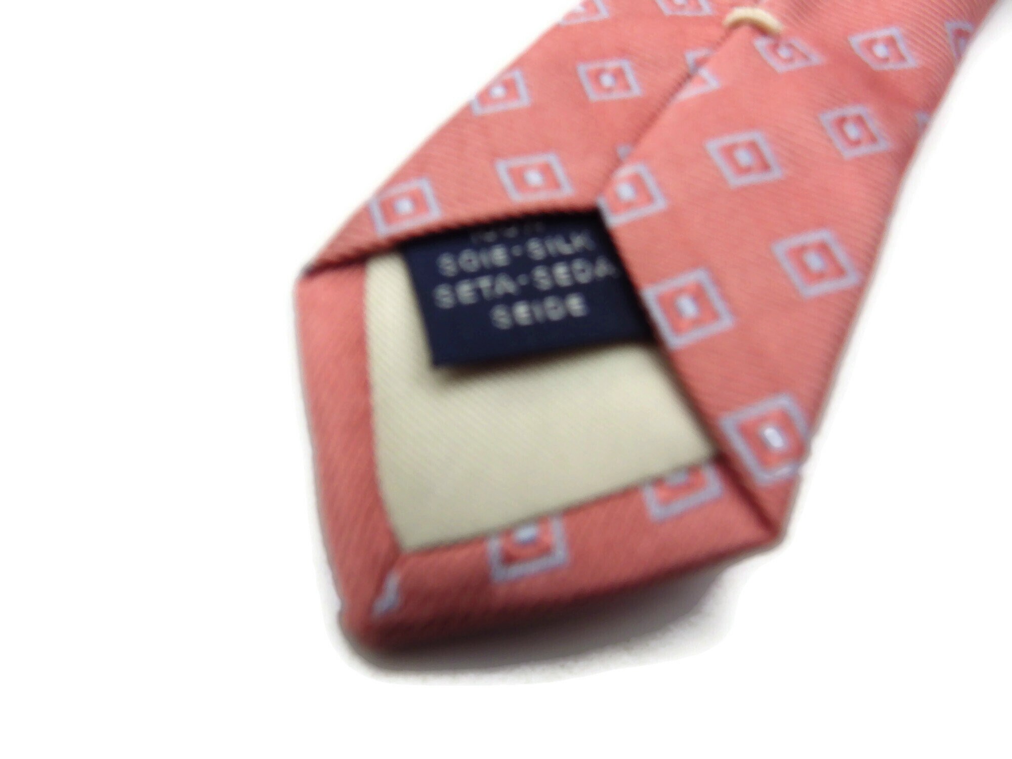 Cravate Breuer En Soie 100% – Motif Pois Bleus Sur Fond Vieux Rose – Occasion