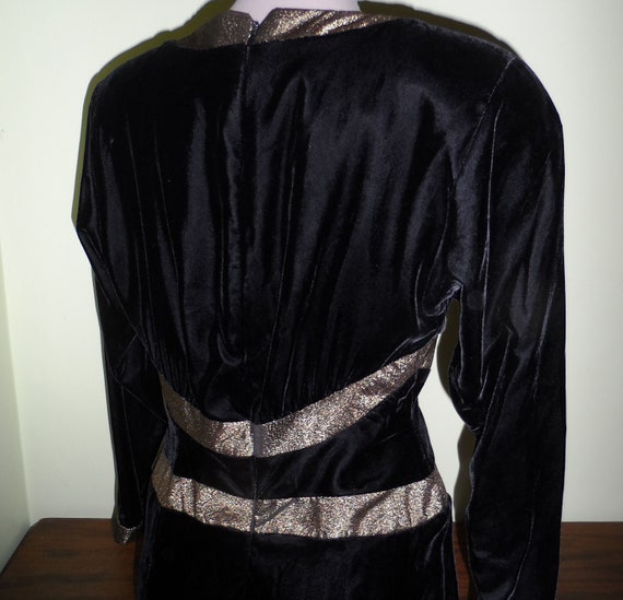 1970s Albert Nipon Black Velvet Cocktail Dress: V… - image 4