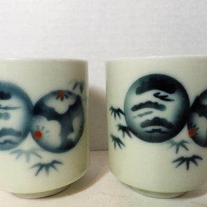 Zwei Vintage Japan Teetassen transluzente Porzellan blau und weiß