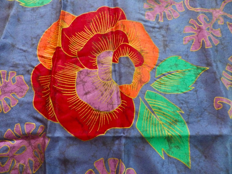 Sciarpa di seta Oscar de la Renta: stampa floreale con oro metallizzato (31" X 31") immagine 5