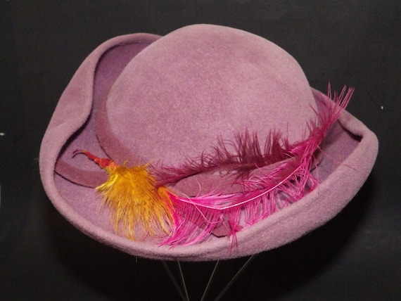 1950s Handmade Vintage Hat Purple Wool Felt Feathers Verna  display picture 1