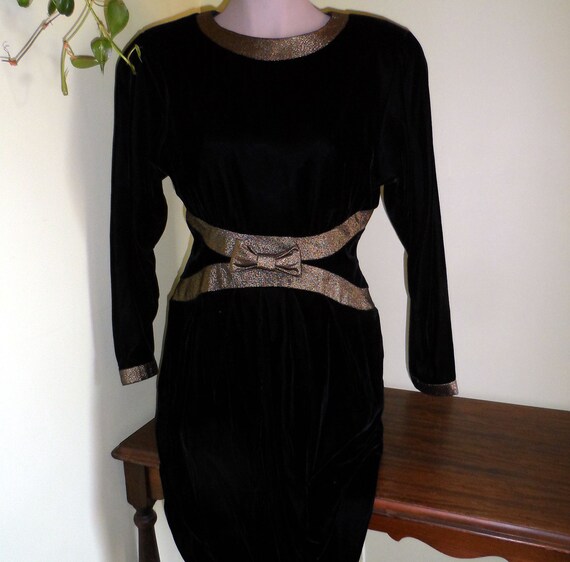 1970s Albert Nipon Black Velvet Cocktail Dress: V… - image 3