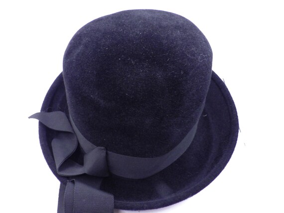 Vintage Black Velvet Hat/ Gene Doris New York/size 22.5  display picture 2