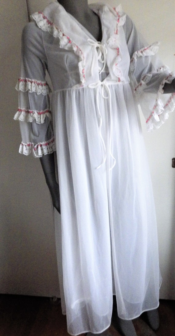 1970s Vintage Peignoir Romantic White with Layers… - image 1