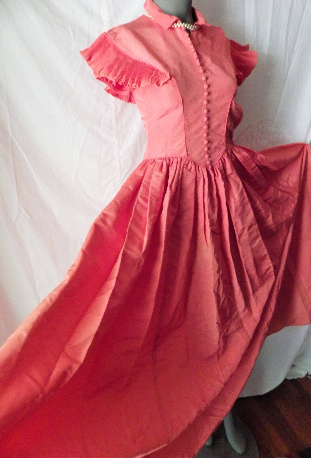 1950s Vintage Coral Pink Taffeta Gown: Beau Time Formals  display picture 2