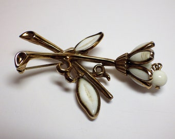 1950s Alfred Philippe Crown Trifari Pin Brooch Gold White Flower Poured Glass