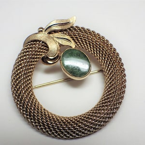 1980s Vintage Mesh Circle Brooch A & Z 1/20 12K Gold Filled with Jade