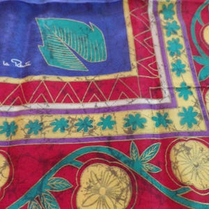 Sciarpa di seta Oscar de la Renta: stampa floreale con oro metallizzato (31" X 31") immagine 6