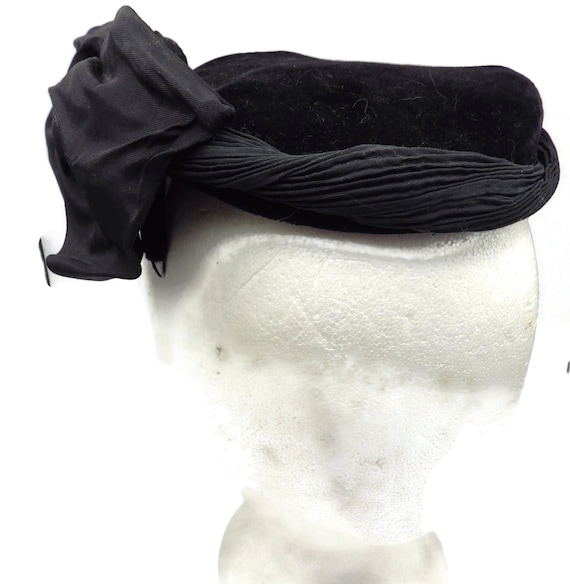 Vintage Black Velvet Fascinator/ Cocktail Hat - Etsy display picture 1