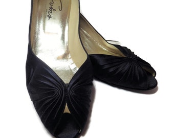 1980s Vintage Evins Heels Pumps Open Toe Shoes Dark Navy Satin Made in Italy 9AA
