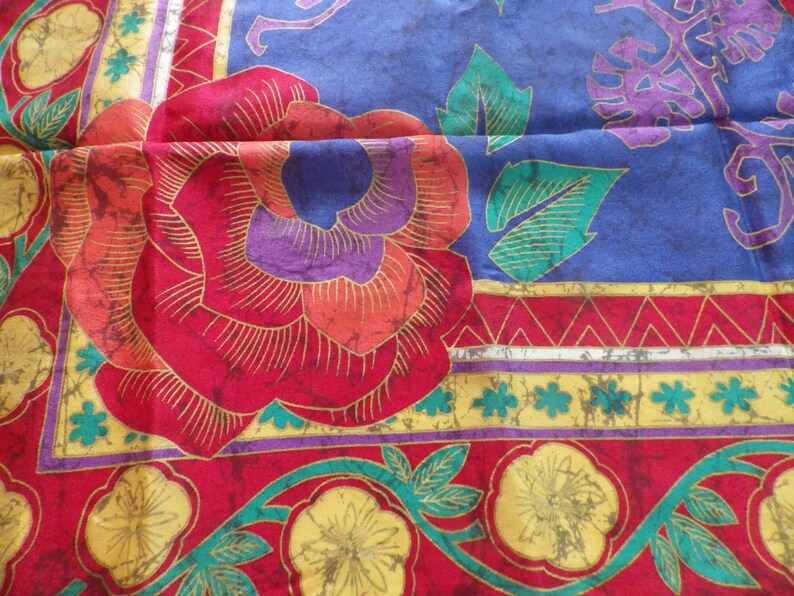 Sciarpa di seta Oscar de la Renta: stampa floreale con oro metallizzato (31" X 31") immagine 4