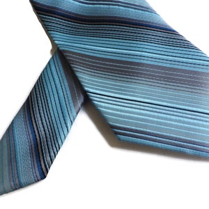 1980s Vintage Mens Narrow Necktie J Ferrar Light Blue Gray Stripes FREE SHIPPING