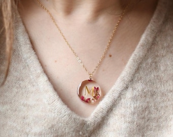 Colar com nome personalizado: pingente de resina de urze rosa real, banhado a ouro