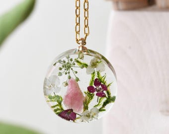 Terrarium Necklace – Real Moss, Pink Tourmaline & Flowers in Resin