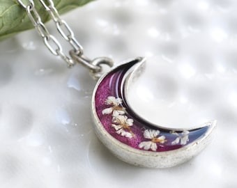 Mini Crescent Moon Pendant with Queen Anne's Lace Flowers - Floral Resin Jewelry - Real Pressed Flowers