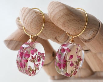 Pendientes de aro con flores de brezo: flores secas auténticas, joyas colgantes de oro