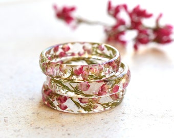 Bague en résine délicate avec de vraies fleurs de bruyère roses séchées - Bague de promesse pour elle - Bijoux fleurs séchées