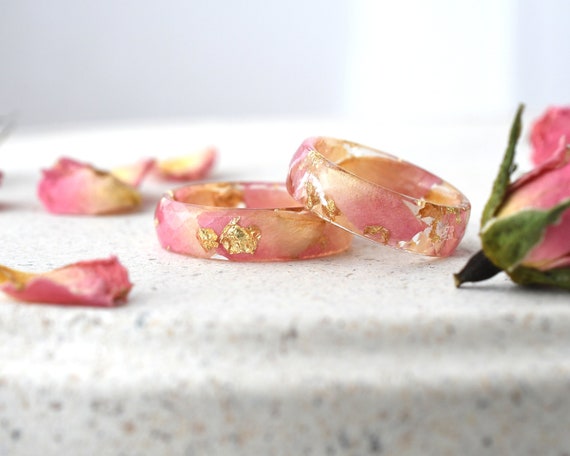Faceted Resin Ring with Rose Petals & Gold Leaf: Nature-Inspired Bridal Jewelry