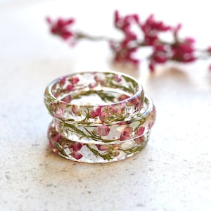 Bague en résine délicate avec de vraies fleurs de bruyère roses séchées Bague de promesse pour elle Bijoux fleurs séchées image 4