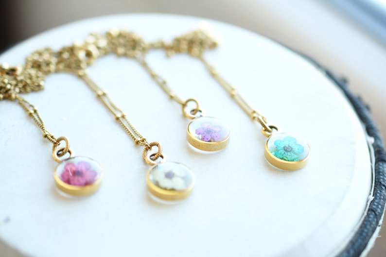 Real Dried Flower Resin Necklace Mini Gold Terrarium Necklace With Colorful Flowers Resin Wedding Jewelry