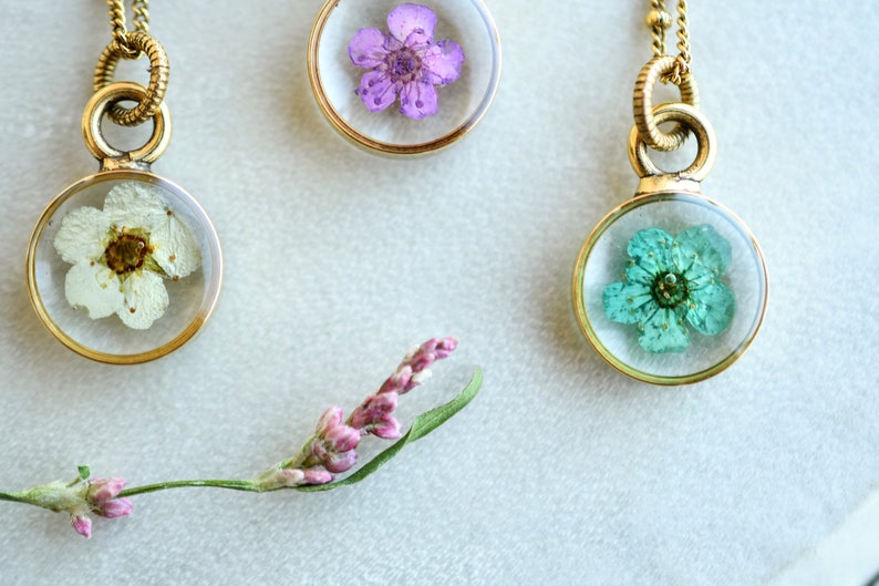 Real Dried Flower Resin Necklace Mini Gold Terrarium Necklace With Colorful Flowers Resin Wedding Jewelry