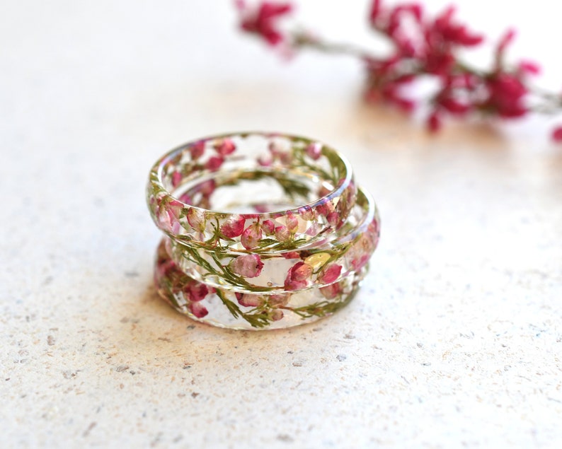 Bague en résine délicate avec de vraies fleurs de bruyère roses séchées Bague de promesse pour elle Bijoux fleurs séchées image 7