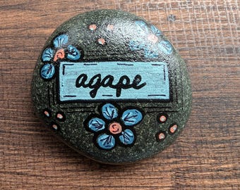 Piedra pintada a mano – Guirnalda floral “Ágape” – Decoración de piedra para jardín, regalo de piedra pintada para exteriores o interiores