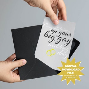 Tarjeta imprimible de felicitaciones por el gran día de tu boda gay: divertida tarjeta de felicitación para imprimir y doblar de 5 x 7 con una pareja del mismo sexo