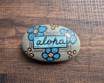 Piedra pintada a mano – Banner floral "Aloha" – Decoración de roca para jardín, regalo de piedra pintada para exterior o interior