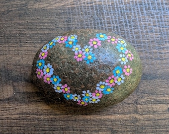 Piedra pintada a mano – Piedra con forma de corazón floral – Decoración de jardín, piedra pintada para exteriores o interiores. Regalo ideal.