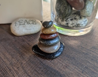 Montículo de piedras artesanal de Michigan – Pequeña decoración de piedra apilada – Escultura zen de piedra de lago – Arte de equilibrio natural – Regalo para jardín interior y exterior