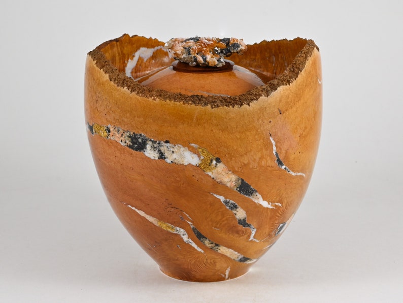 Large urn made of a Briar burl inlayed with white minerals, calc